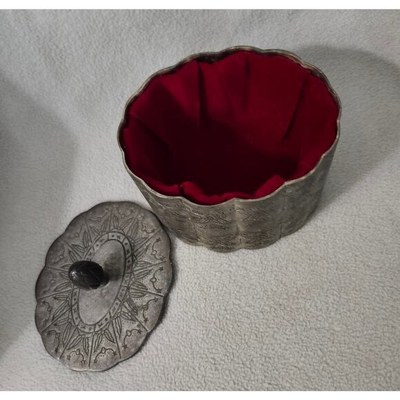 Vintage Metal Red Velvet Lined Lidded Vanity Jar Container Silver Etched - Picture 4 of 11